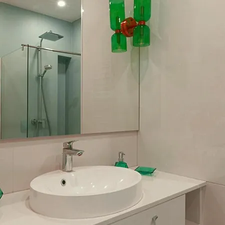 Spacious Apartment For 10 Guests In Cologne Colónia